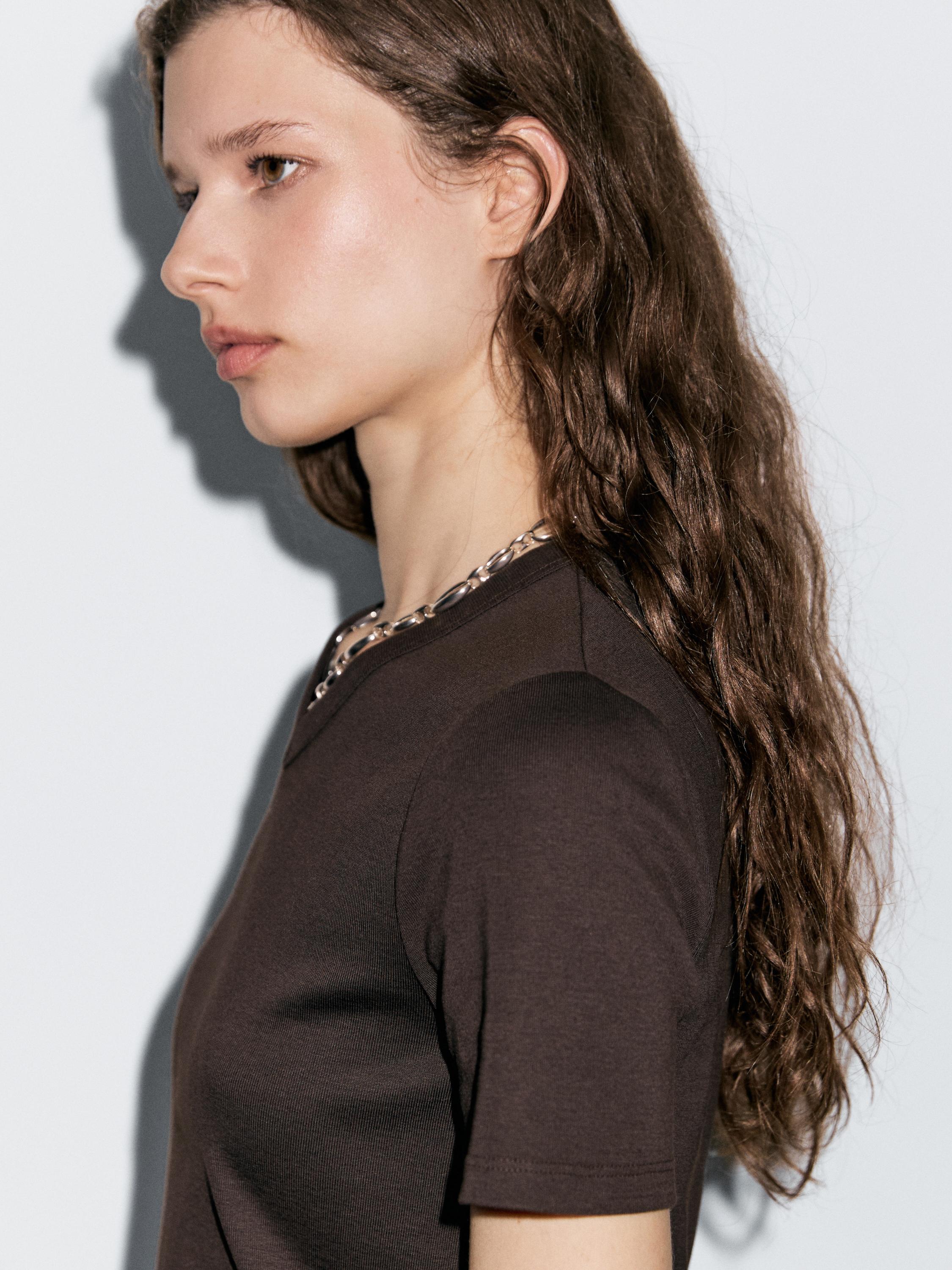 100% cotton V-neck T-shirt